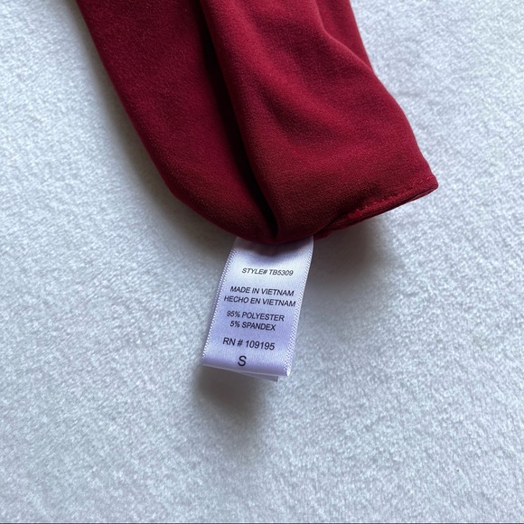 Sleeveless Burgundy Crop Top - Picture 4 of 4